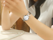 Giá đồng hồ Srwatch nữ vừa đẹp vừa hợp với túi tiền của người Việt